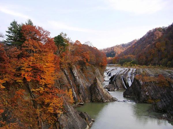 北海道　紅葉　おすすめ　道央　滝の上公園